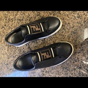 FENDI KNIT SLIP ONS 38.5